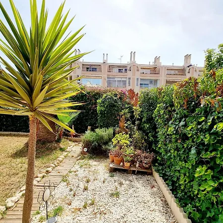 With Garden דירה